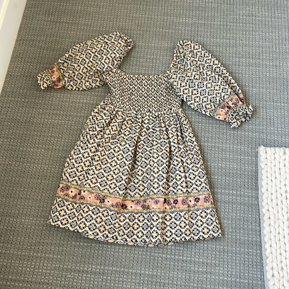 Cute never worn dress size M